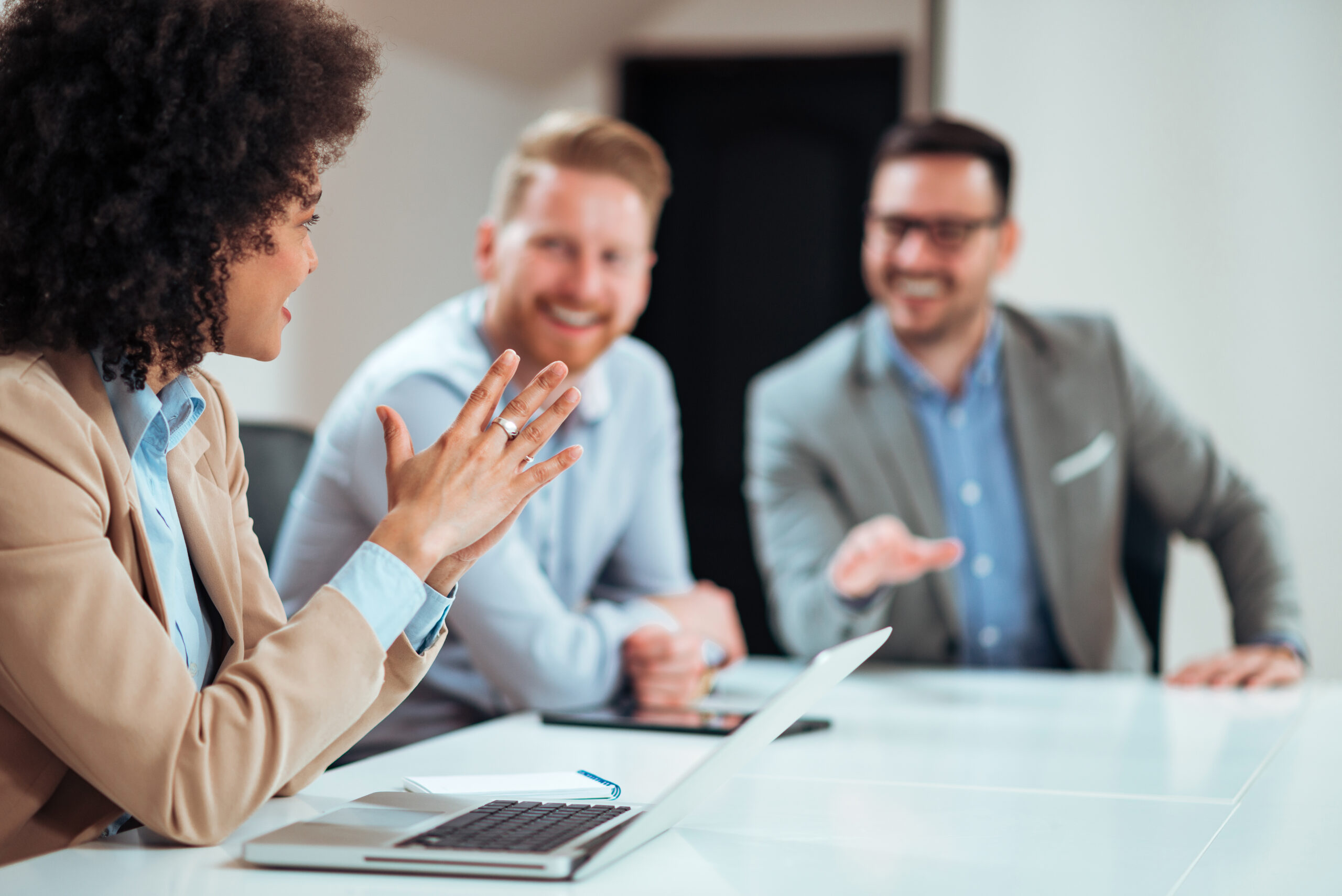 Infoprodutos corporativos: como vender para empresas e multiplicar o ticket médio