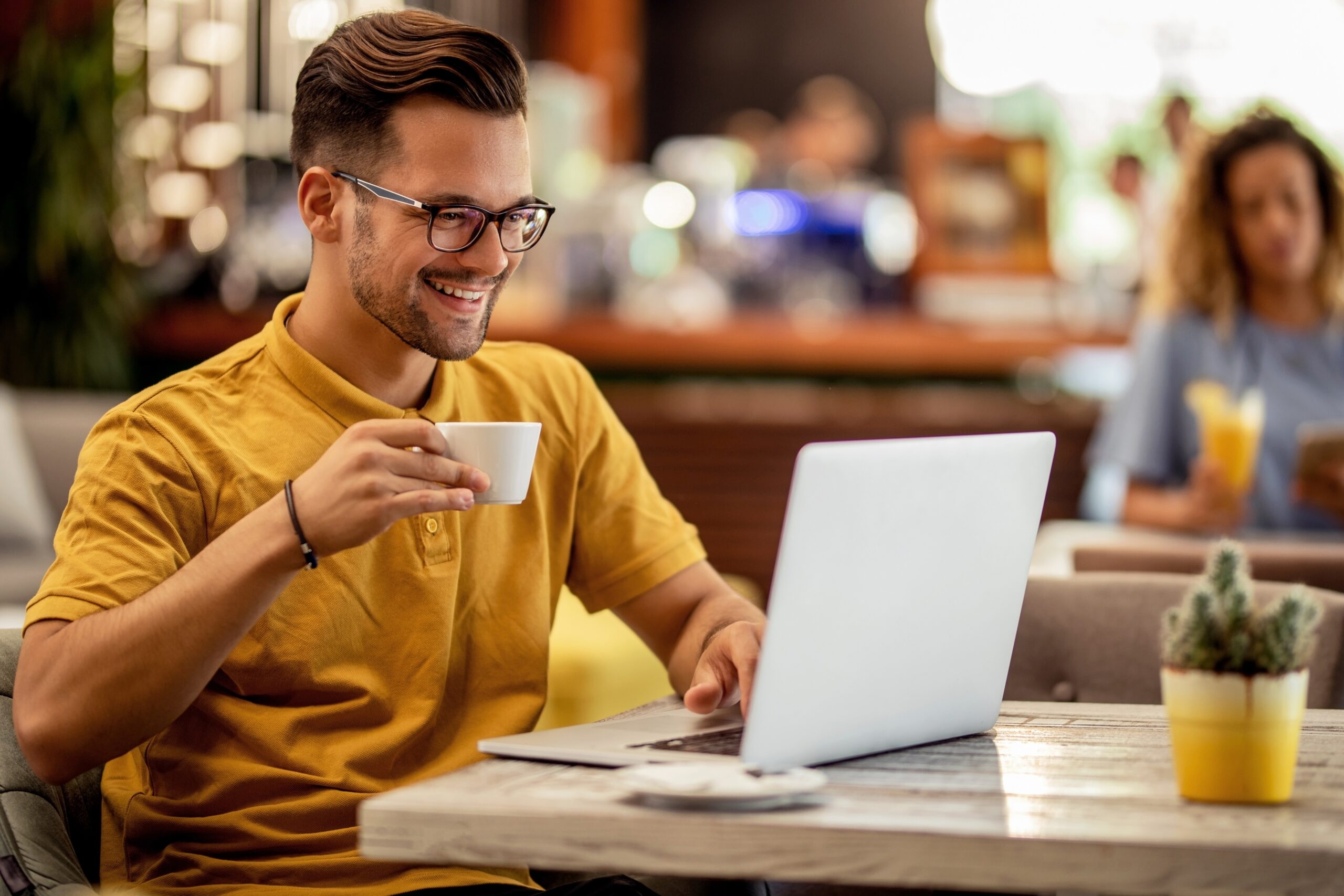 Infoprodutos para freelancers: como vender conhecimento enquanto presta serviços 